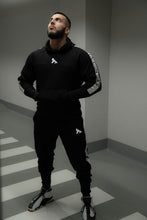 Заредете изображение във визуализатора на галерията – Ninja черен мъжки екип — поглед нагоре на пешеходна пътека